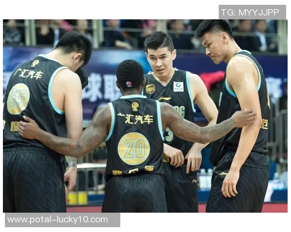 CBA季后赛精彩对决广东队迎战新疆队直播盛况全记录